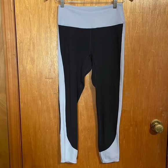 •FP MOVEMENT BY FREE PEOPLE•NWT SAIL AWAY LEGGINGS IN BLACK & LILAC SIZE SMALL - Picture 5 of 10